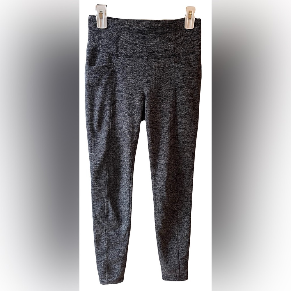 ATHLETA Everyday Two-Tone Thick and Comfy Leggings with Front&Back Pockets!